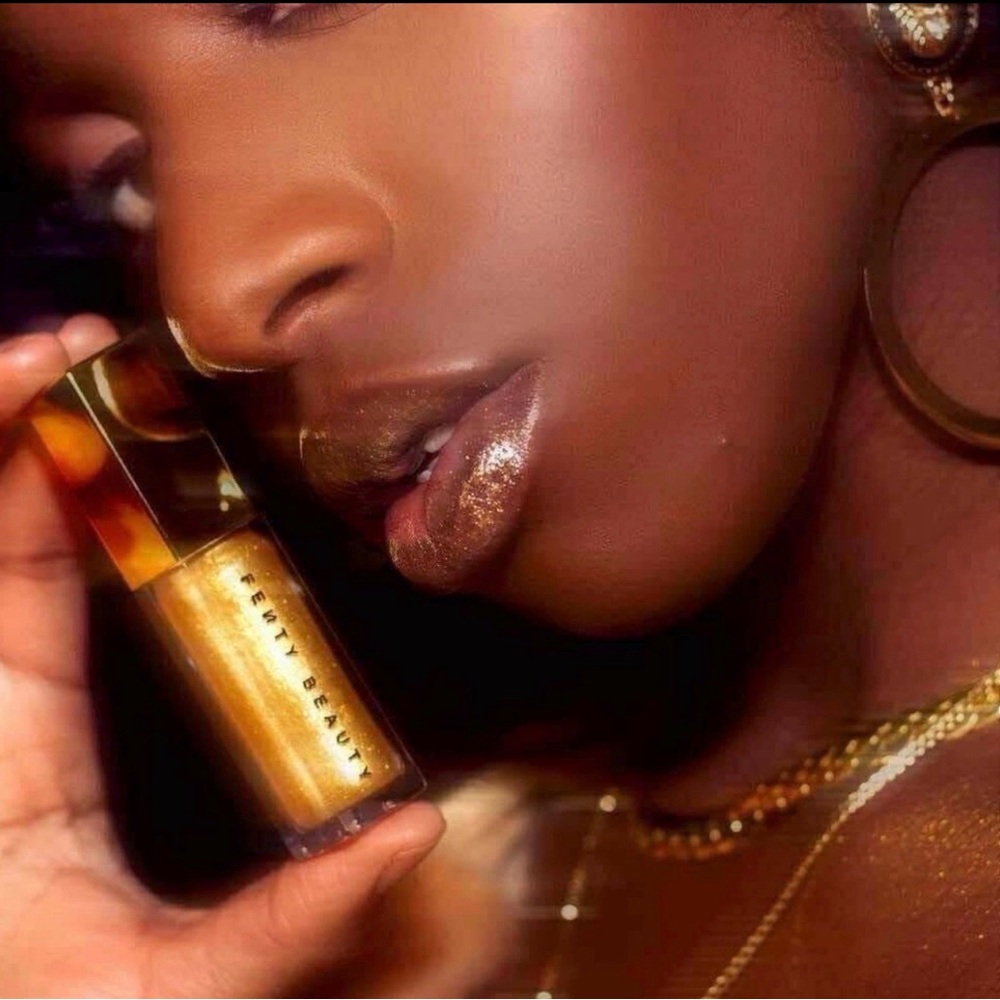 FENTY BEAUTY GLOSS BOMB IN TROPHY WIFE!